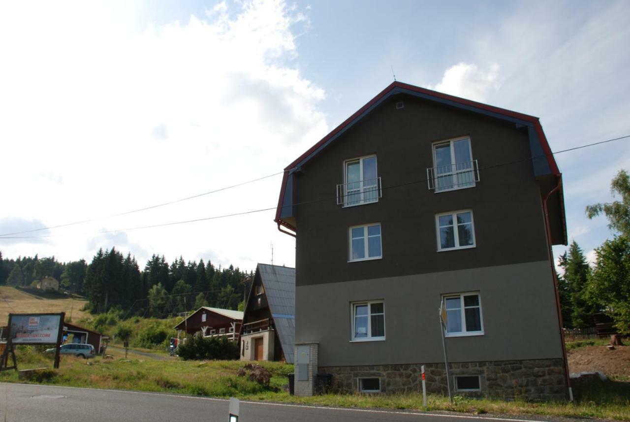 Apartman Raketa Pernink エクステリア 写真